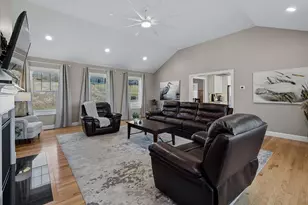 27 Scenic Dr, Manchester, NH 03104 - Photo 6