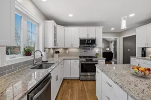 27 Scenic Dr, Manchester, NH 03104 - Photo 8