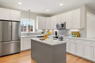 73 Driftwood Cir, Sandown, NH 03873 - Photo 4