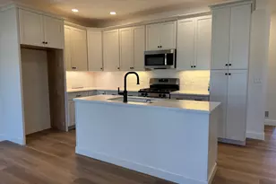 8B Dearborn Circle, Goffstown, NH 03045 - Photo 2