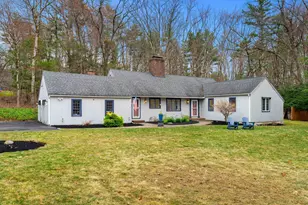 25 West Dr, Bedford, NH 03110 - Photo 2