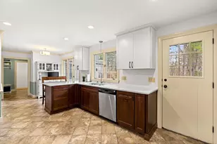 25 West Dr, Bedford, NH 03110 - Photo 8