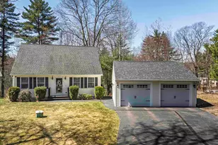7 Hawthorne Cir, Somersworth, NH 03878 - Photo 2