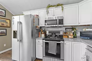 665 Walnut St, Manchester, NH 03104 - Photo 32