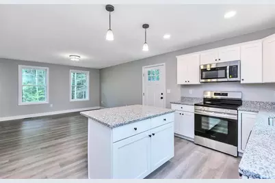 10 Phyllis Avenue, Raymond, NH 03077 - Photo 4