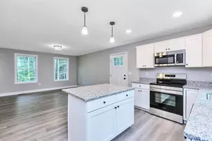 10 Phyllis Ave, Raymond, NH 03077 - Photo 4