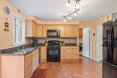 17 Bicentennial Drive, Nashua, NH 03062 - Photo 10