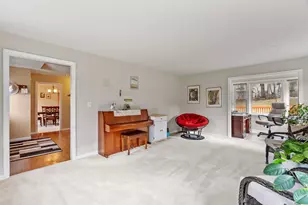 17 Bicentennial Dr, Nashua, NH 03062 - Photo 4