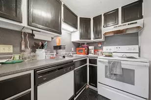 1268 Hanover St, Manchester, NH 03104 - Photo 10