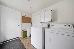 1268 Hanover St, Manchester, NH 03104 - Photo 16