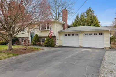 8 Royal Oak Drive, Nashua, NH 03064 - Photo 2