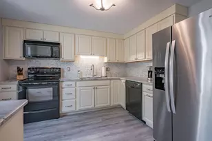 8 Veterans Rd, Amherst, NH 03031 - Photo 2