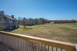 8 Veterans Rd, Amherst, NH 03031 - Photo 12