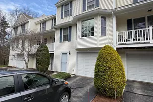 19 Mulberry Ln, Amherst, NH 03031 - Photo 2