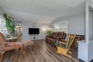 4 Clovercrest Dr, Nashua, NH 03062 - Photo 2