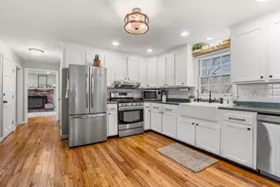 11 Fairway Dr, Amherst, NH 03031 - Photo 4