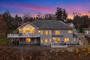 8 Ledgewood Dr, Londonderry, NH 03053 - Photo 2