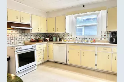 477-479 Calef Road, Manchester, NH 03103 - Photo 8