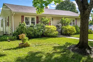 18 Center Cir, Plaistow, NH 03865 - Photo 2