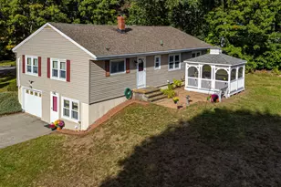 18 Center Cir, Plaistow, NH 03865 - Photo 32