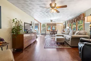 18 Center Cir, Plaistow, NH 03865 - Photo 6