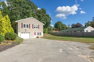18 Center Cir, Plaistow, NH 03865 - Photo 4