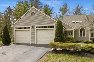 25 Peninsula Dr, Stratham, NH 03885 - Photo 2