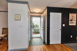 7 Governor Square, Peterborough, NH 03458 - Photo 4