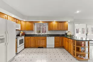 7 Lindon Dr, Brentwood, NH 03833 - Photo 12