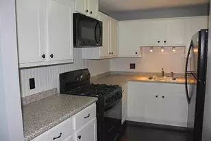 136 Mammoth Rd, Hooksett, NH 03106 - Photo 2