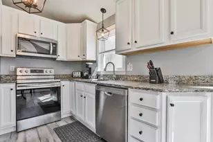 155 Robinson Rd, Hudson, NH 03051 - Photo 16