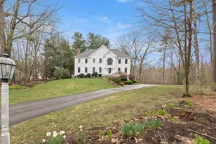 26 Greenfield Dr, Plaistow, NH 03865 - Photo 2