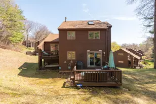 21 Gloucester Ln, Nashua, NH 03063 - Photo 2