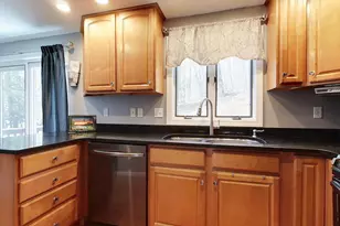 21 Gloucester Ln, Nashua, NH 03063 - Photo 4