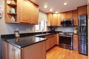 21 Gloucester Ln, Nashua, NH 03063 - Photo 6