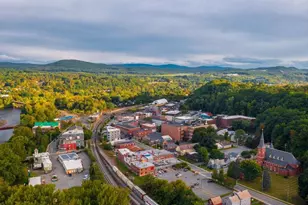 15 Railroad Row, Hartford, VT 05001 - Photo 2
