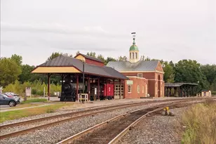 15 Railroad Row, Hartford, VT 05001 - Photo 4