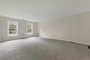 9 Isabella Dr, Londonderry, NH 03053 - Photo 8
