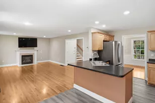 46 Cherrywood Dr, Nashua, NH 03062 - Photo 8