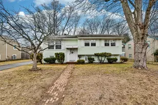 8 Kingston Dr, Nashua, NH 03060 - Photo 2