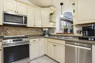 21 W Chamberlain Rd, Merrimack, NH 03054 - Photo 4
