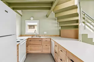 38 Jarvis St, Windsor, VT 05089 - Photo 4