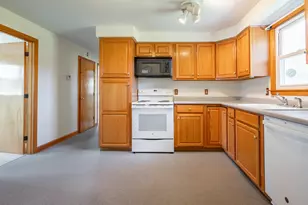 9 Juniper Ln, Nashua, NH 03063 - Photo 2
