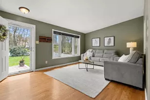 152 Dracut Rd, Hudson, NH 03051 - Photo 4