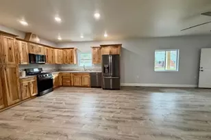64 Evans St, Gorham, NH 03581 - Photo 4