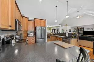 302 Howard St, Berlin, NH 03570 - Photo 6
