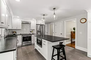 75 Birkdale Rd, Bedford, NH 03110 - Photo 4