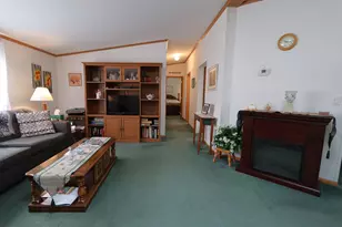 422 Friar Tuck Dr, Exeter, NH 03833 - Photo 2