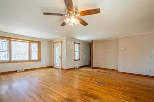 10 Beacon St, Londonderry, NH 03053 - Photo 4
