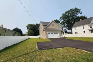21 Library St, Hudson, NH 03051 - Photo 2